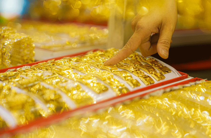 Giá vàng tiếp tục giảm, SJC mất 9 triệu kể từ đầu tháng 4. Ảnh: HH