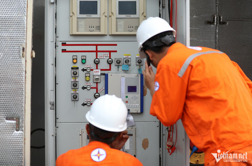 ộ Công Thương vừa ban hành Quyết định số 963 về khung giờ cao điểm, thấp điểm và giờ bình thường của hệ thống điện quốc gia. Ảnh: Hoàng Giám