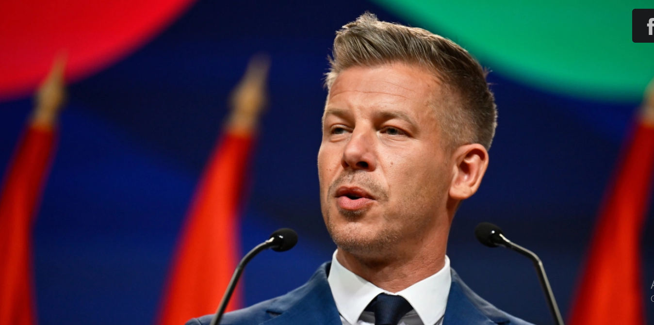 Peter Magyar, lãnh đạo đảng Tisza, trả lời họp báo quốc tế tại Budapest ngày 13/4. Ảnh: AP