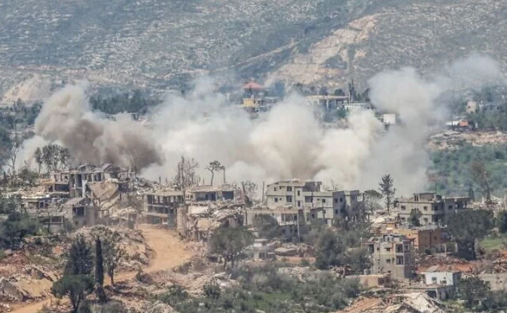 Khói bốc lên sau vụ tấn công của Israel ở miền nam Lebanon vào ngày 27-4. Ảnh: Jalaa Marey/AFP