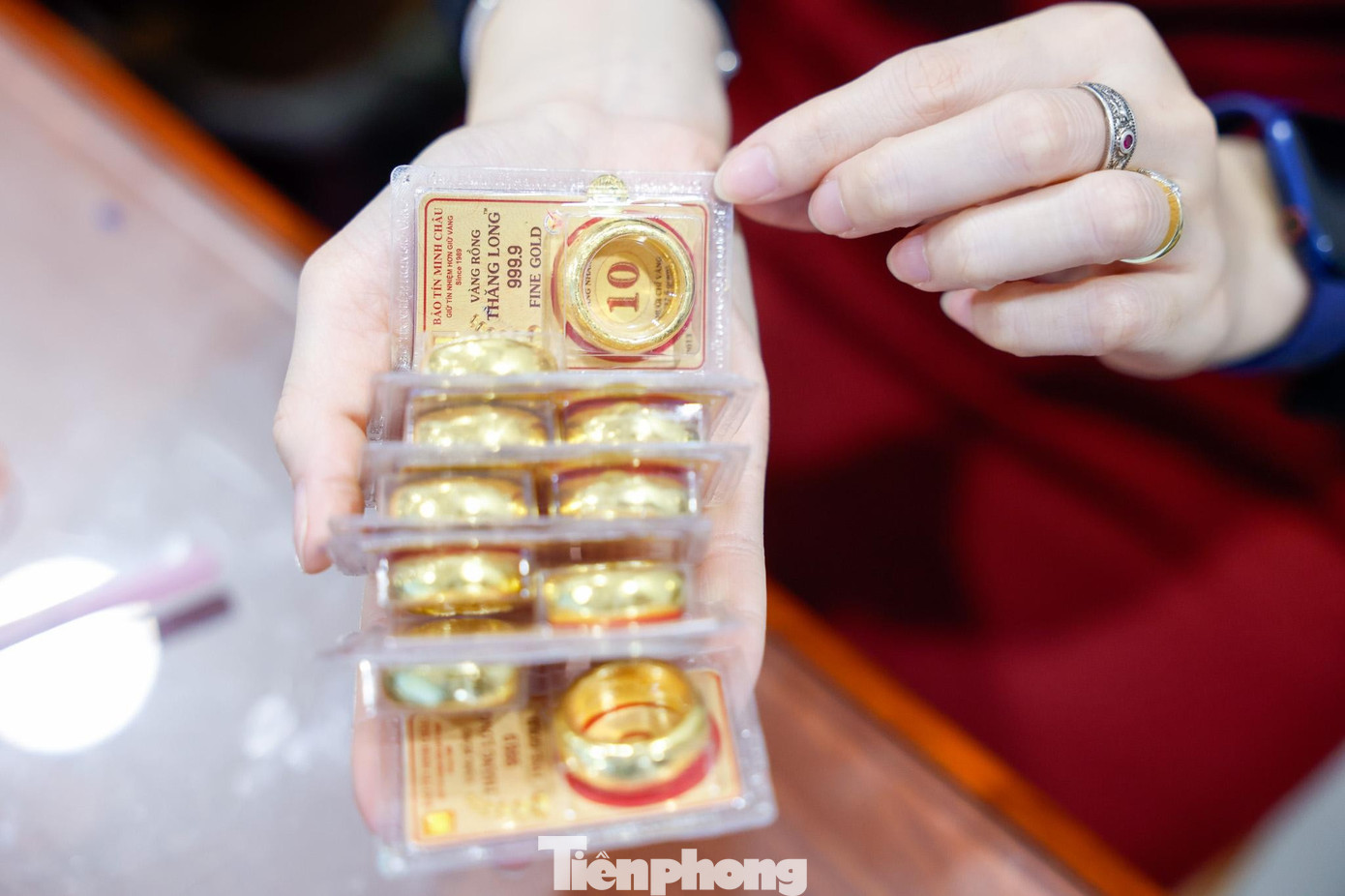 Giá vàng quay đầu giảm sau khi tăng mạnh trước đó.