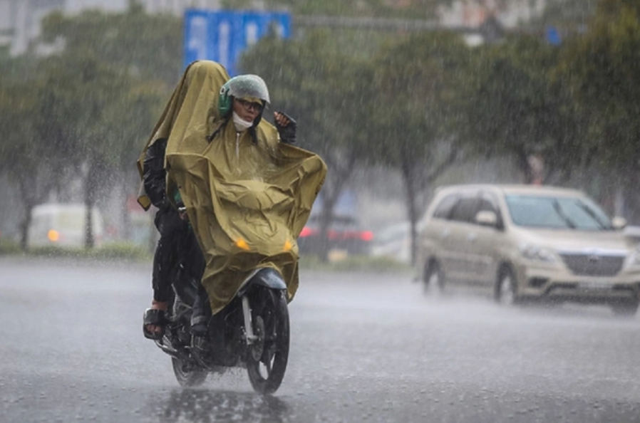 Hôm nay miền Bắc mưa dông do không khí lạnh bao phủ.