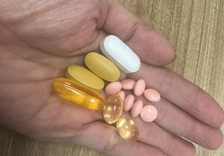 Lạm dụng thuốc bổ gây hại cho gan. Ảnh: Hoa Linh.