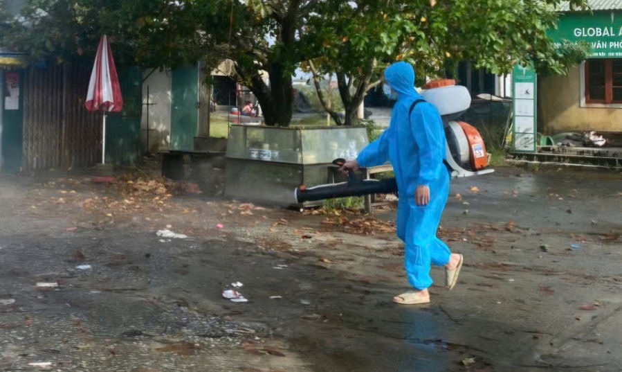 Bộ Y tế đề nghị các địa phương chủ động bố trí kinh phí, nhân lực, hóa chất, vật tư, trang thiết bị phục vụ công tác xử lý nước, vệ sinh môi trường và phòng, chống dịch bệnh.