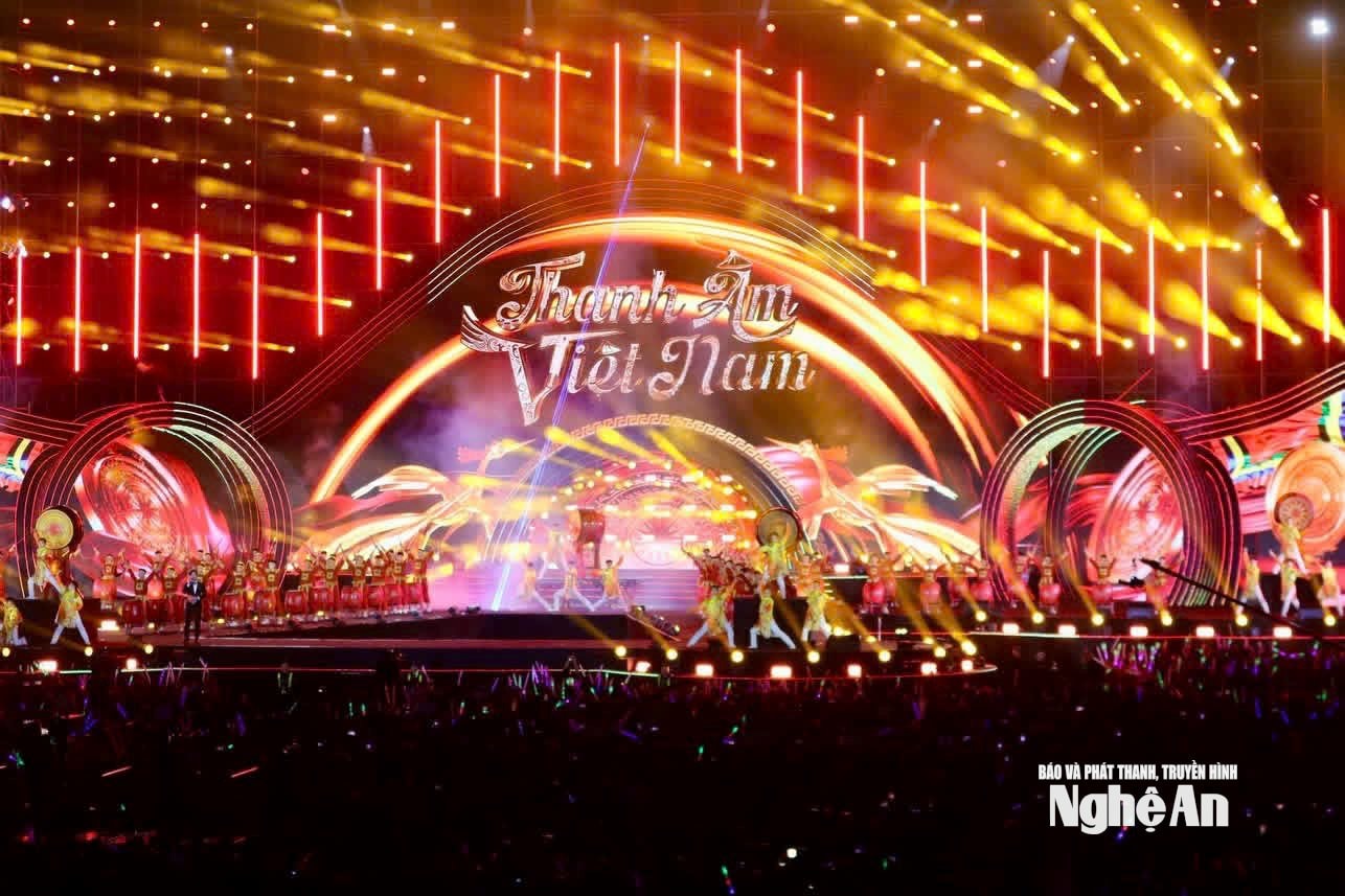 Chương trình nghệ thuật tại lễ khai mạc. Ảnh: P.V