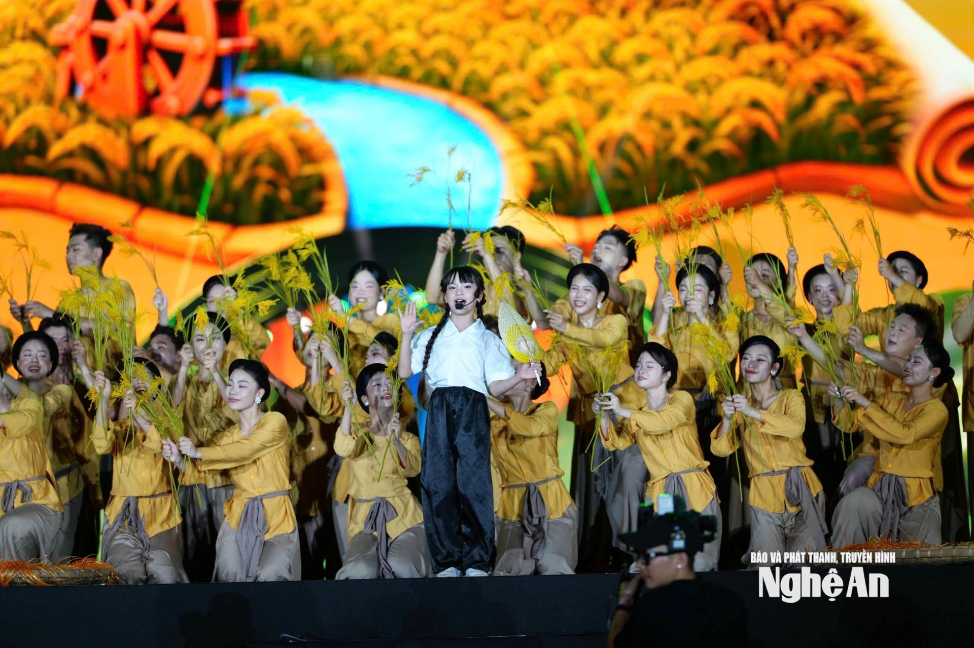 Một tiết mục trong chương trình nghệ thuật “Thanh âm kỷ nguyên mới”. Ảnh: P.V