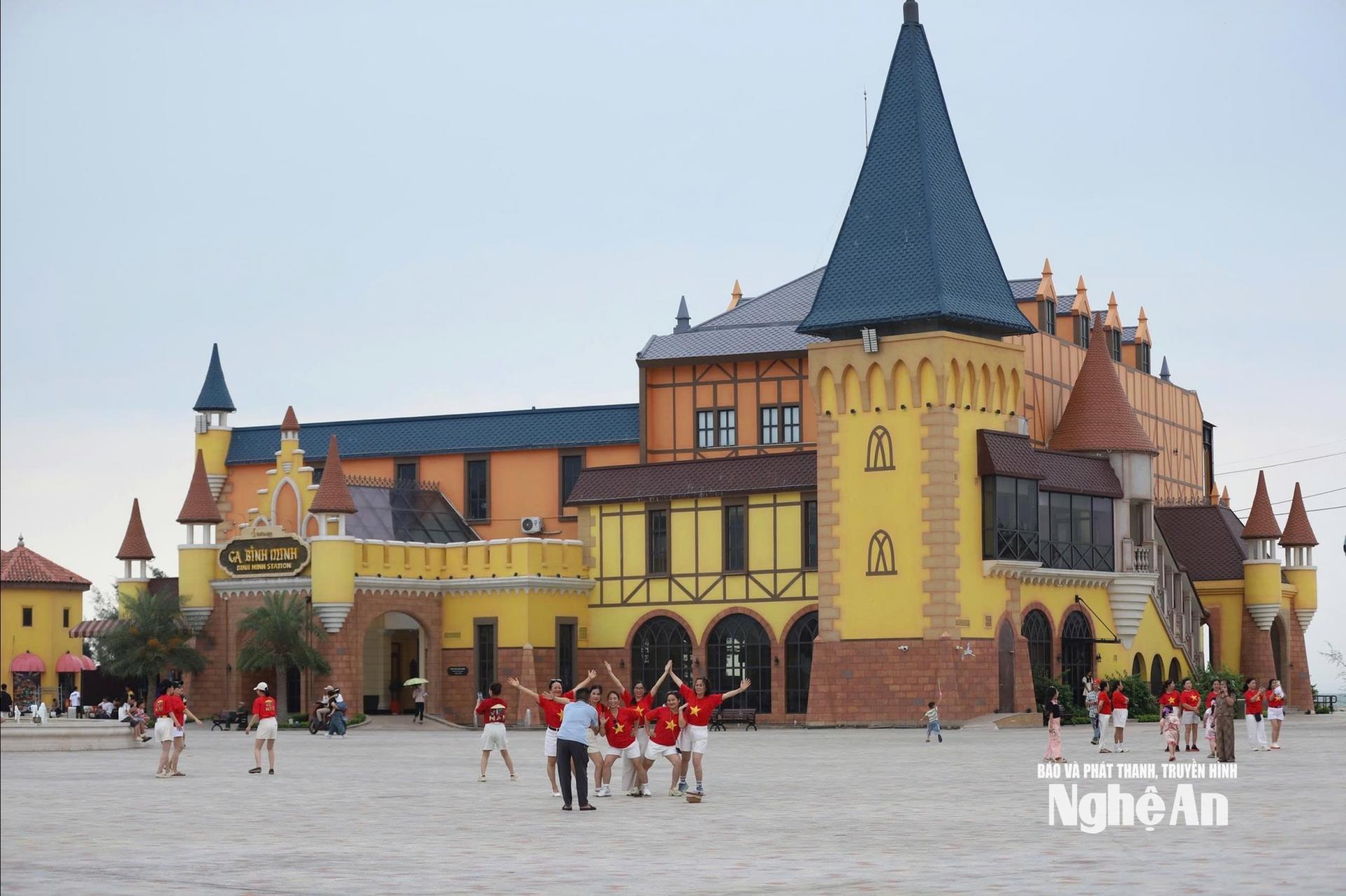 Khai thác tiềm năng phát triển của đô thị Cửa Lò. Ảnh: Trân Châu