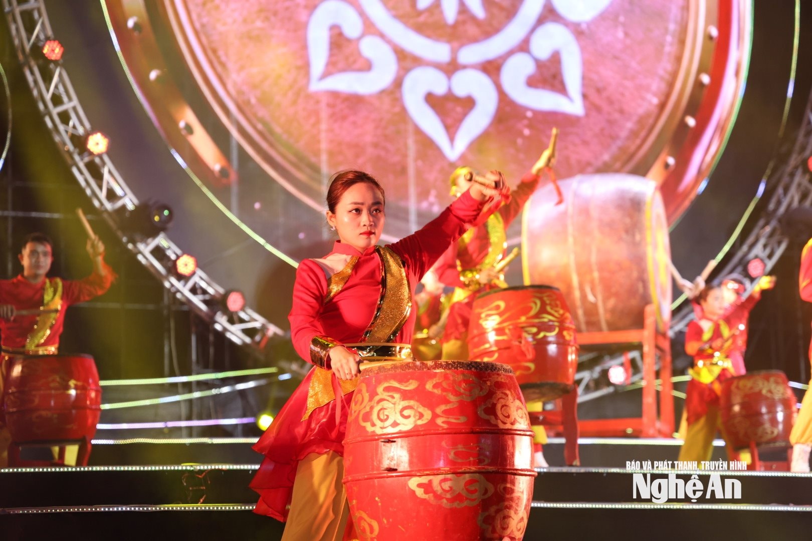 Tiết mục trống hội mở đầu Chương trình nghệ thuật tại Lễ khai mạc. Ảnh: Đức Anh