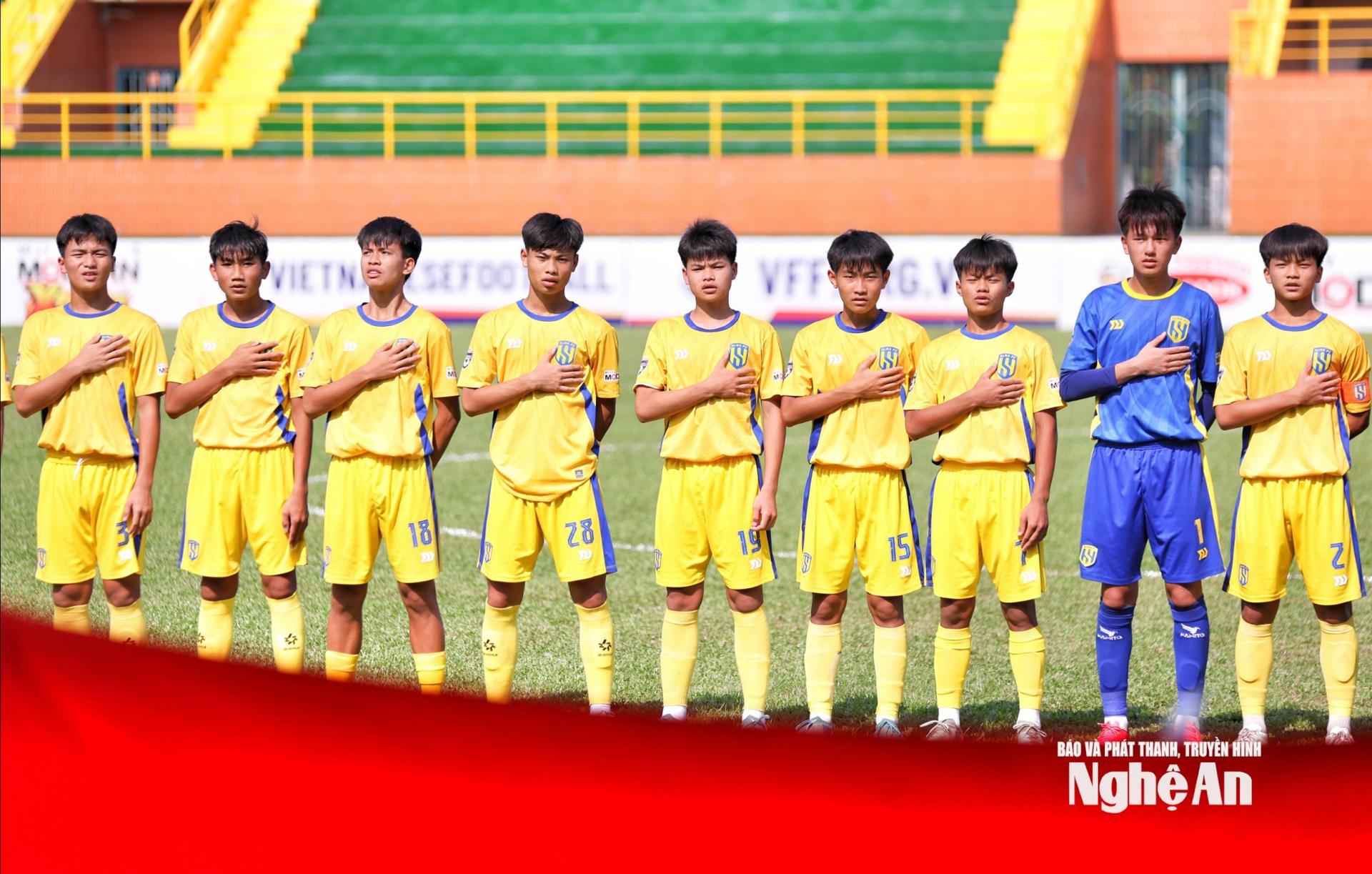 Đội hình xuất phát của U15 SLNA. Ảnh: Đức Anh