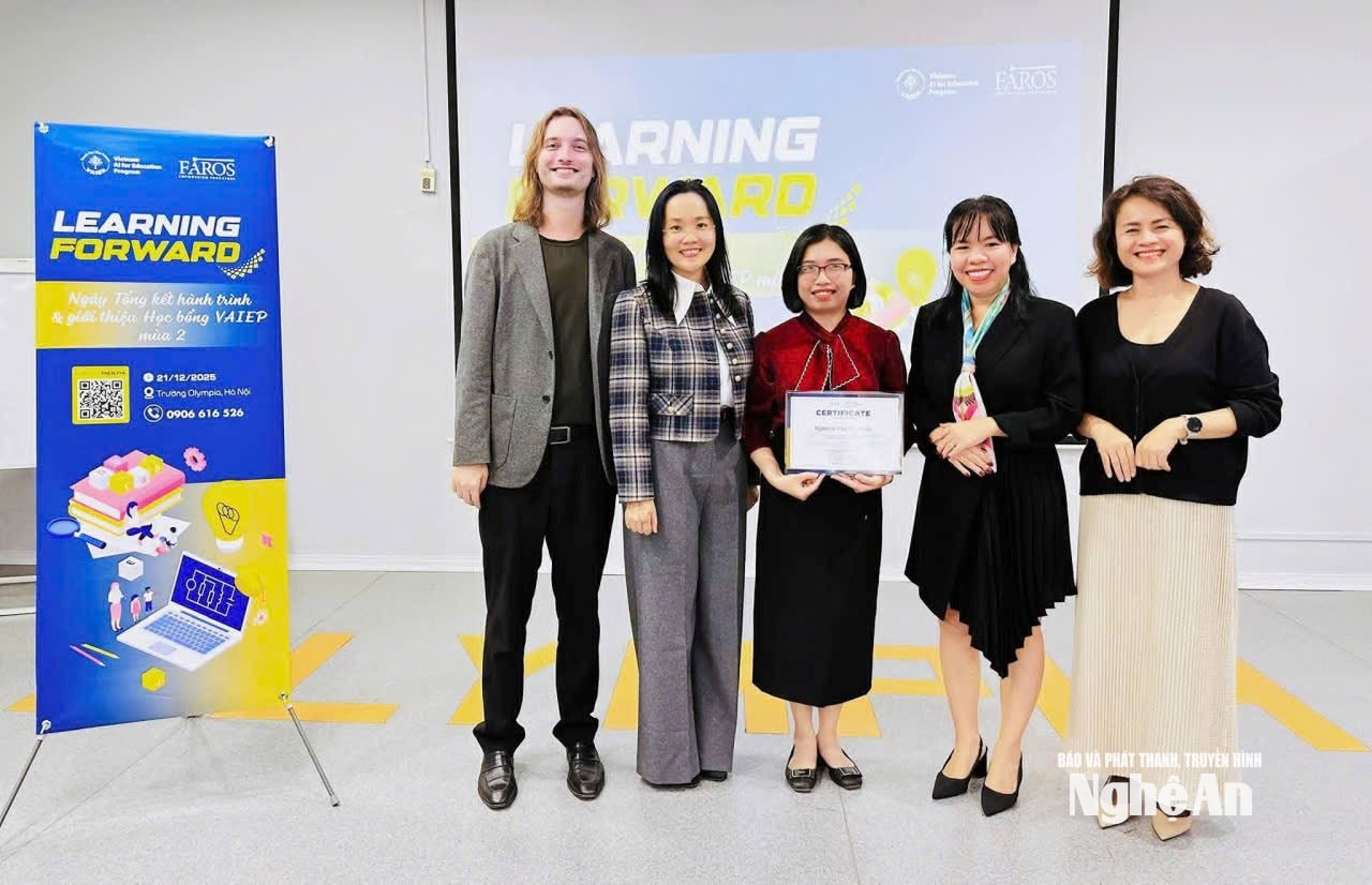 Cô giáo Hà Ngân giành học bổng Future Learning Pioneers - giáo dục tiên phong được tài trợ bởi Quỹ sáng kiến đổi mới thuộc Bộ Ngoại giao Hoa Kỳ. Ảnh: NVCC