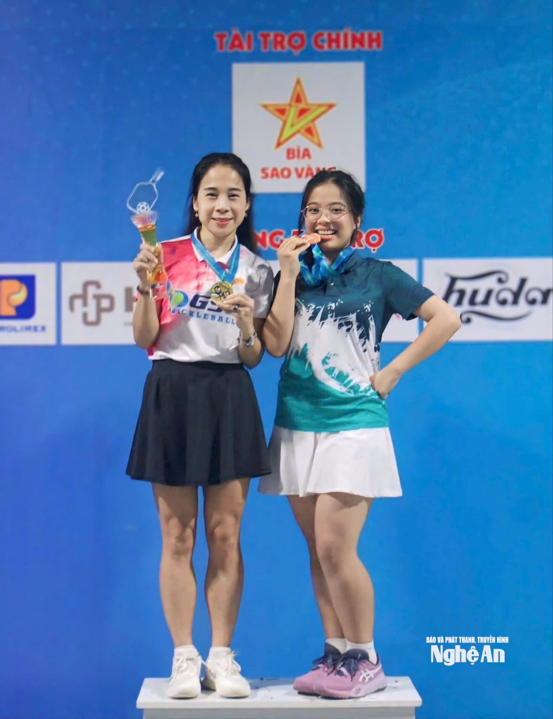 Hai mẹ con đồng hành cùng nhau trong nhiều giải đấu. Ảnh: NVCC