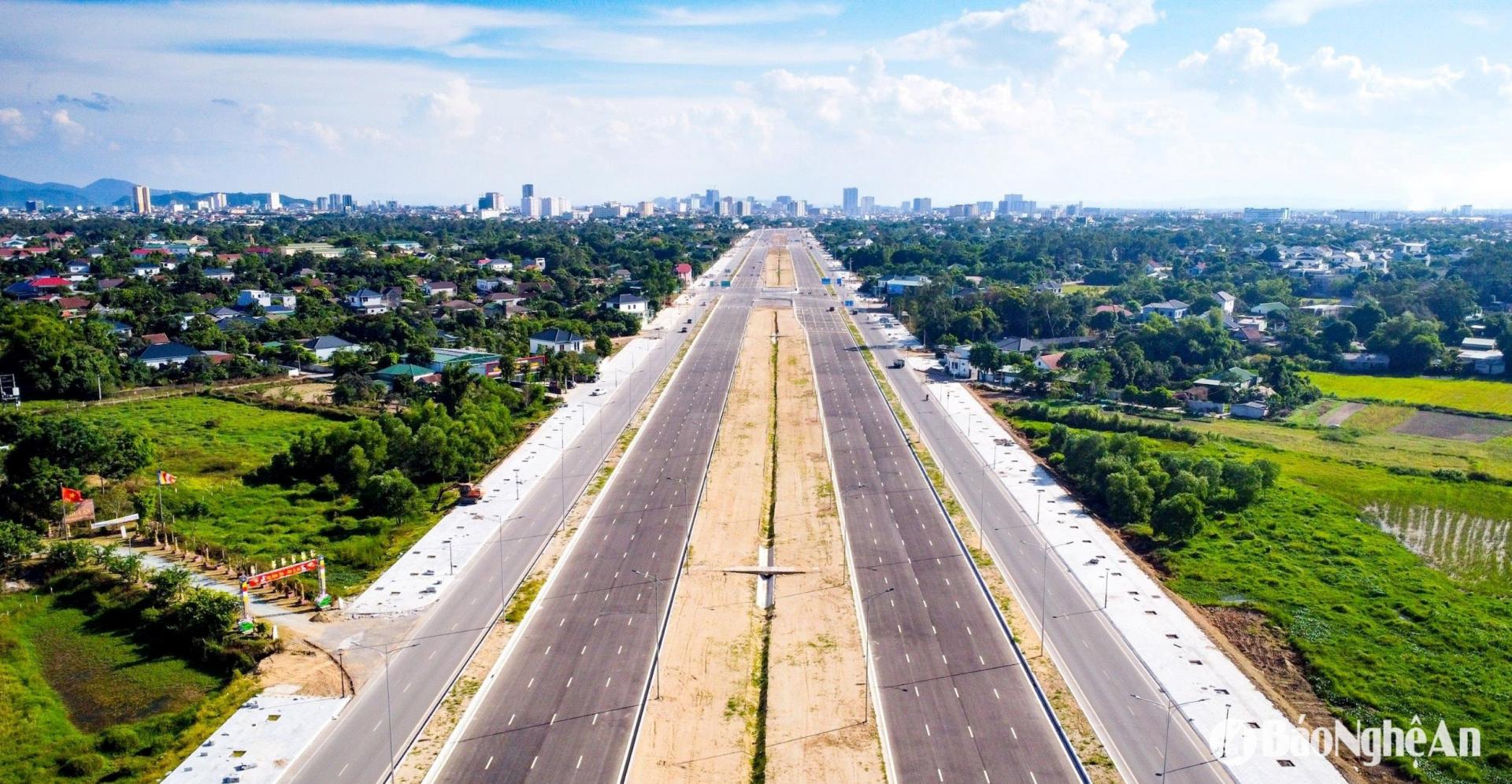 Đại lộ Vinh - Cửa Lò. Ảnh tư liệu: Thành Cường