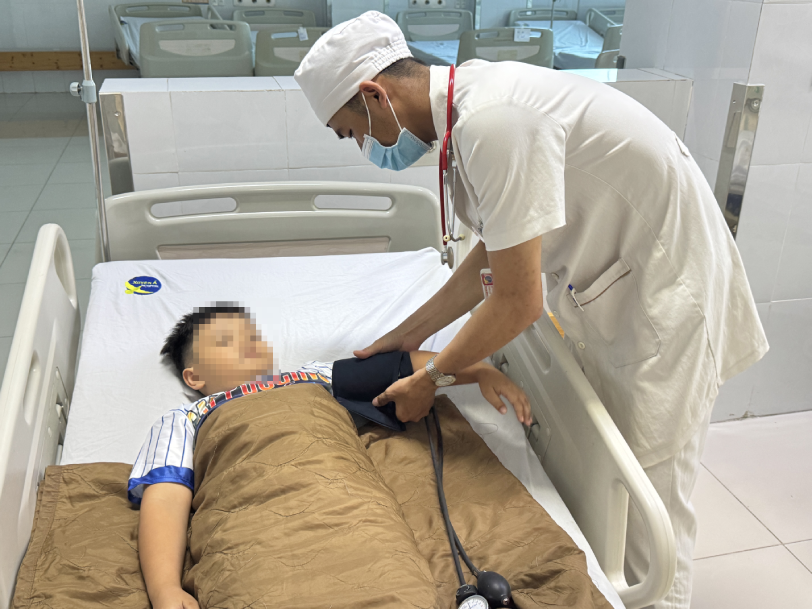 Bệnh nhân đang nằm tại bệnh viện cấp cứu. Ảnh: BVCC.