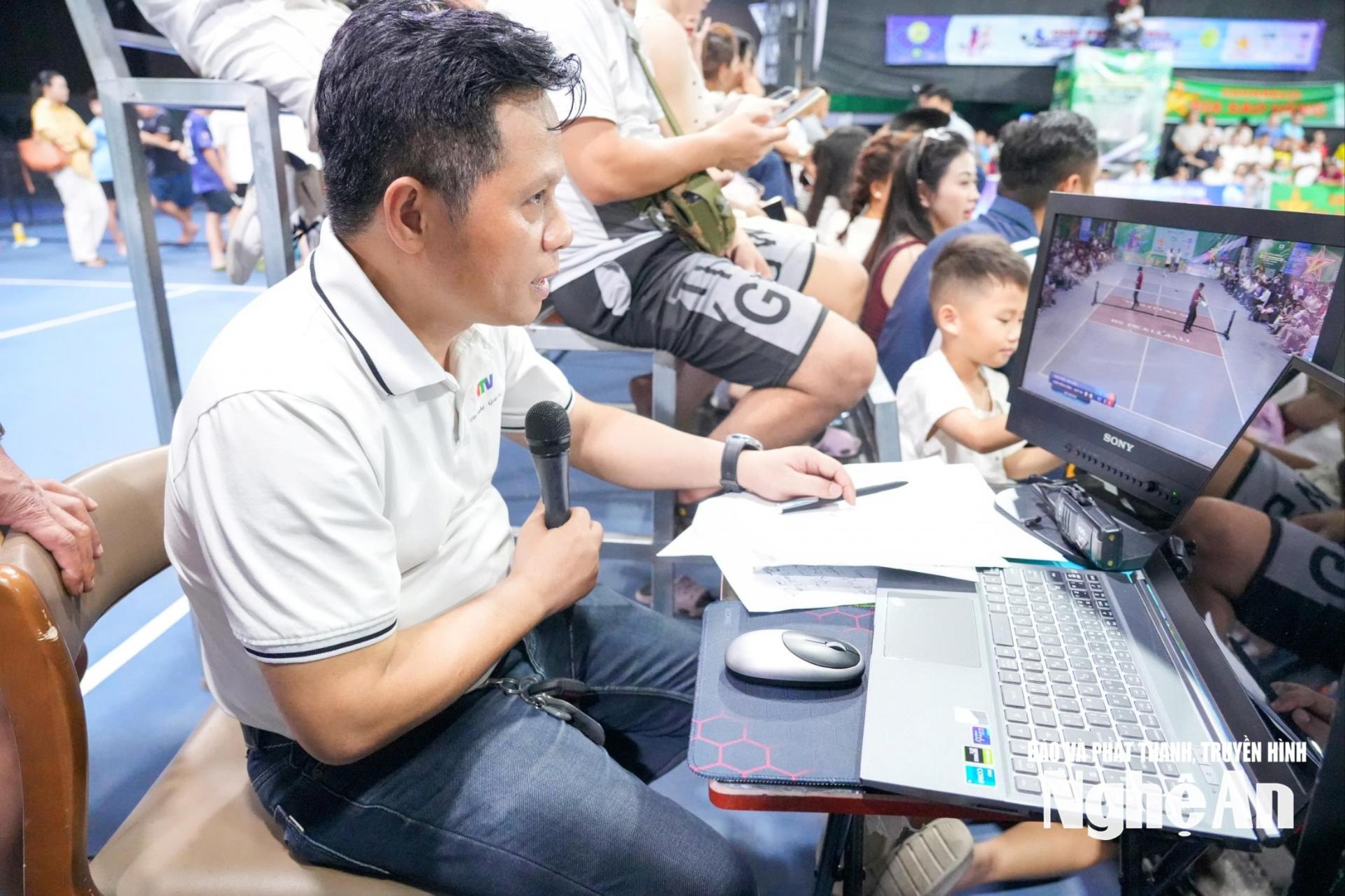 Các trận đấu được livestream trên sóng truyền hình và các nền tảng số. Ảnh: Minh Quân