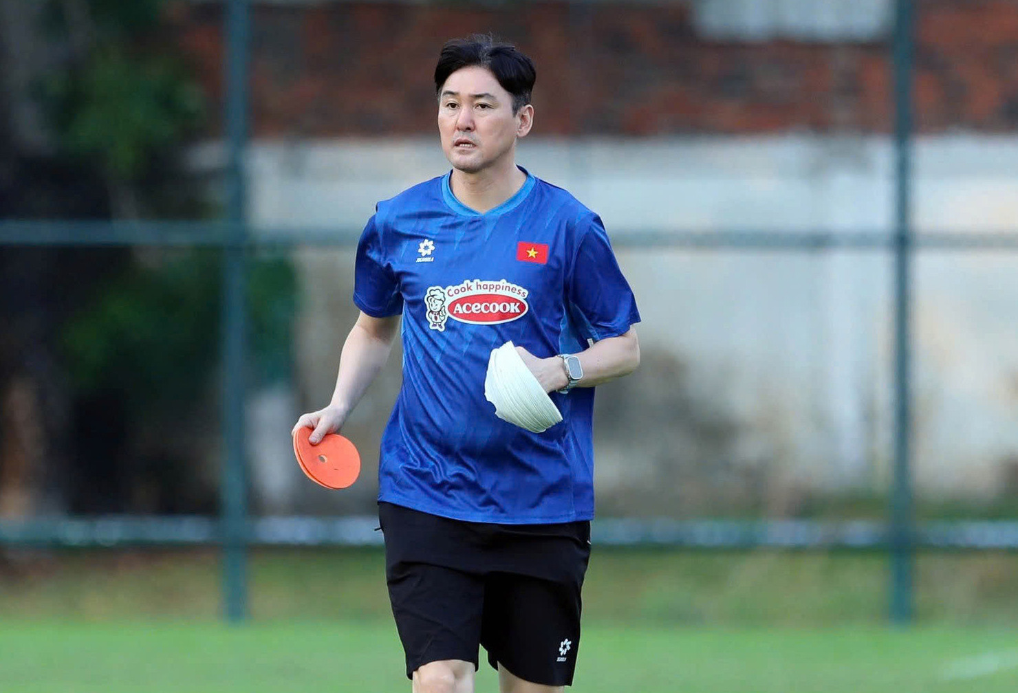 Trợ lý HLV Lee Jung Soo đóng vai trò quan trọng trong thành công của U23 và tuyển Việt Nam. Ảnh: Hải Hoàng