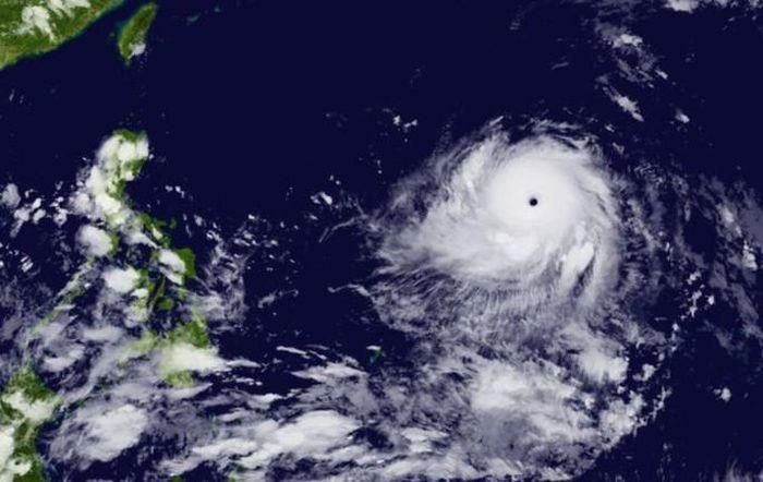 Cơn bão Mawar đã vượt qua khu vực đảo Guam. Ảnh: Twitter