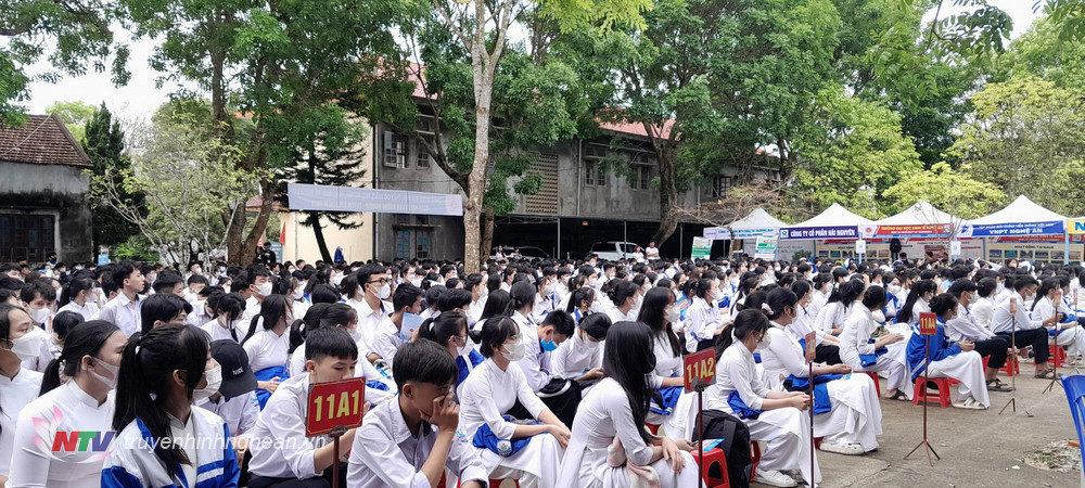 Hoàng Mai hơn 1300 học sinh tham gia Ngày hội tư vấn hướng nghiệp tuyển sinh năm 2023