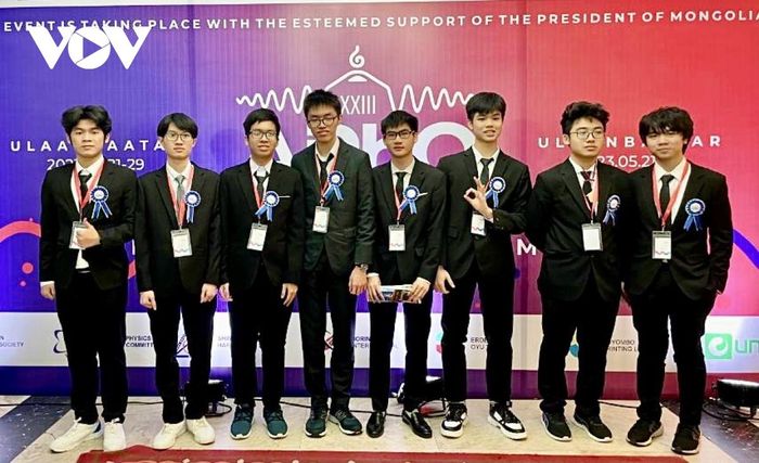 8 học sinh Việt Nam tham dự APhO 2023.