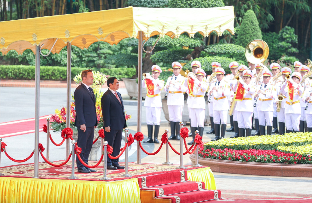 Thủ tướng Phạm Minh Chính chủ trì lễ đón Thủ tướng Xavier Bettel cùng đoàn đại biểu cấp cao Luxembourg, được tổ chức trọng thể tại Phủ Chủ tịch