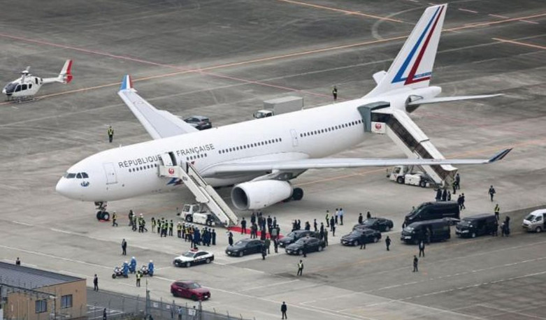 Máy bay của Chính phủ Pháp chở Tổng thống Ukraine Volodymyr Zelensky hạ cánh xuống sân bay tại Hiroshima, Nhật Bản ngày 20/5. Ảnh: Reuters