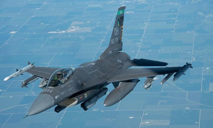 Tiêm kích F-16 trong buổi bay huấn luyện tại bang Iowa tháng 8/2022. Ảnh: USAF