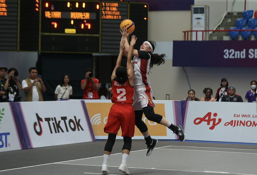 Đội bóng rổ nữ Việt Nam xuất sắc đánh bại Philippines trong trận chung kết.