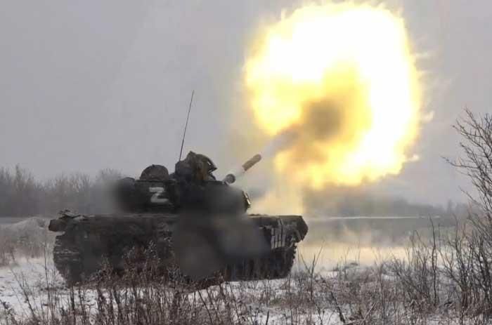 Xe tăng Nga nã pháo trong xung đột Ukraine. Ảnh: Bộ Quốc phòng Nga.