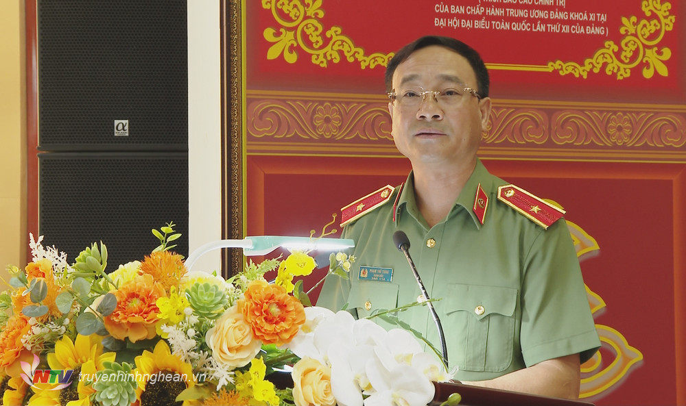 Thiếu tướng Phạm Thế Tùng - Uỷ viên BTV Tỉnh uỷ, Giám đốc Công an tỉnh phát biểu tại hội nghị.