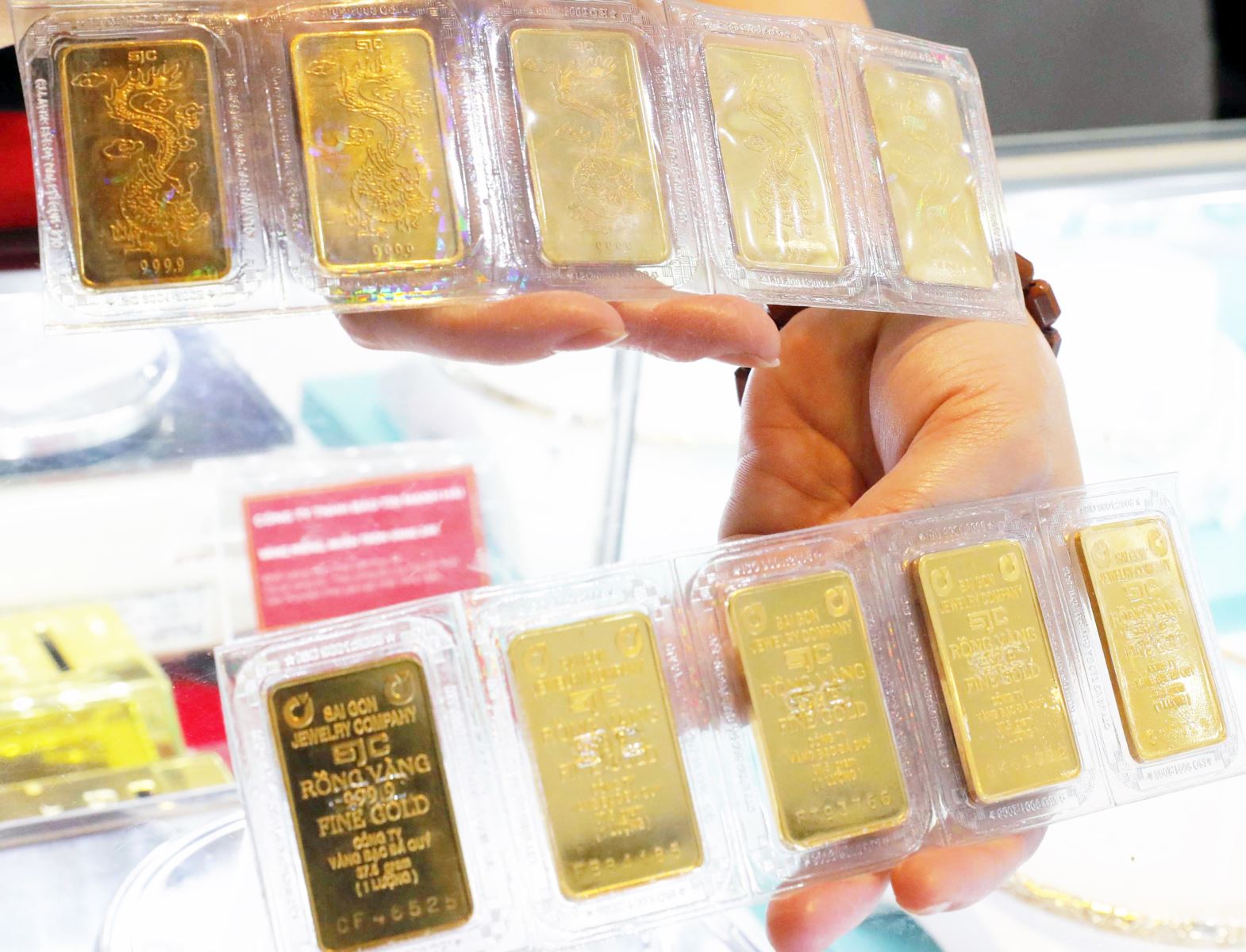 Giá vàng SJC tại thị trường Hà Nội được niêm yết ở mức 66,6 – 67,22 triệu đồng/lượng. Ảnh minh họa