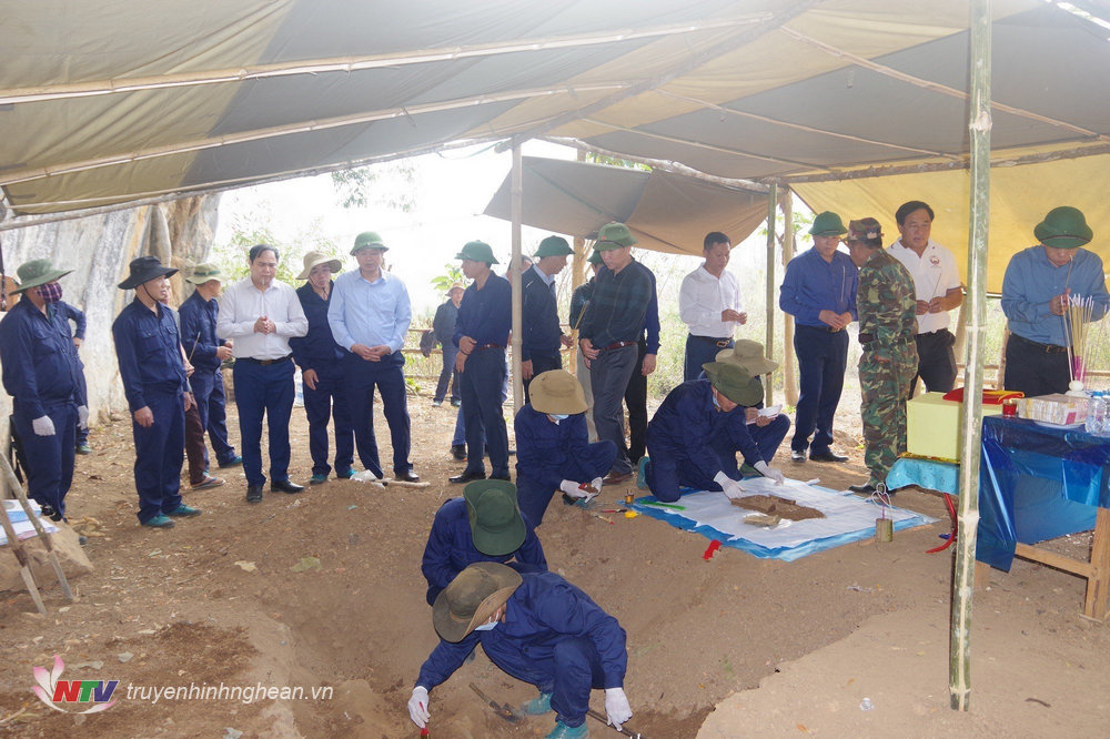  Đoàn công tác Ban chỉ đạo 515 Quân khu 4 kiểm tra công tác tìm kiếm, quy tập hài cốt liệt sĩ quân tình nguyện và chuyên gia Việt Nam hy sinh tại tỉnh Xiêng Khoảng, CHDCND Lào.