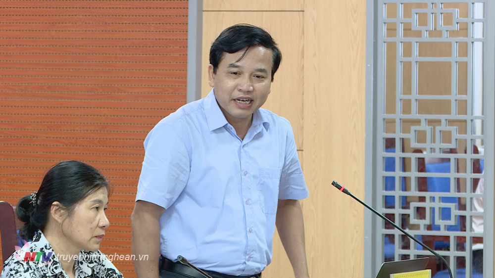 Đồng chí Nguyễn Như Khôi – Uỷ viên Ban Chấp hành Đảng bộ tỉnh, Phó Chủ tịch HĐND tỉnh phát biểu tại phiên họp. 