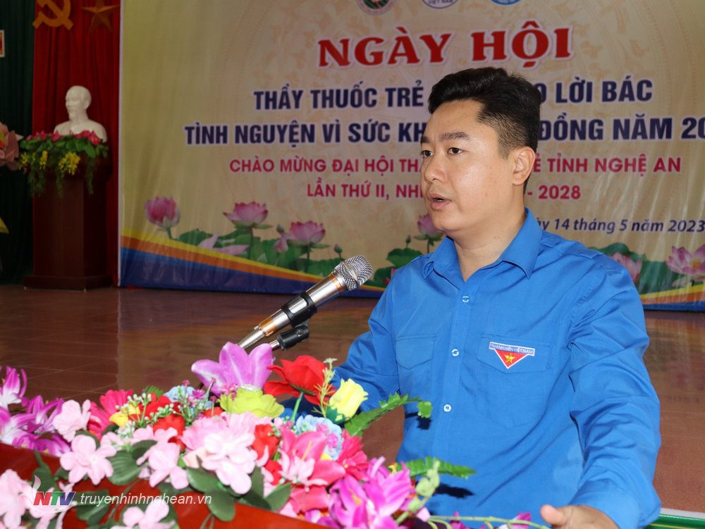Bí thư Tỉnh đoàn Lê Văn Lương phát biểu tại ngày hội.