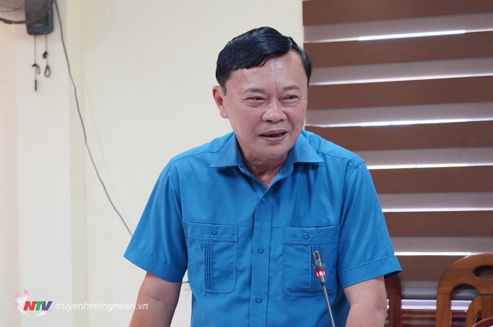 Đồng chí Bùi Thanh Thảo - Bí thư Huyện uỷ Tân Kỳ phát biểu tại hội nghị.