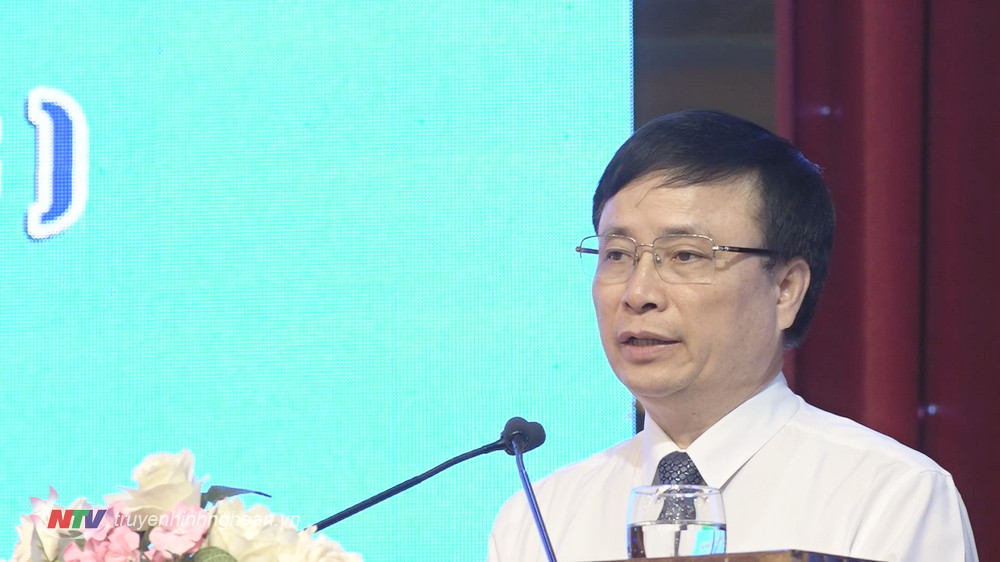 Phó Chủ tịch UBND tỉnh Bùi Đình Long phát biểu tại buổi lễ. 