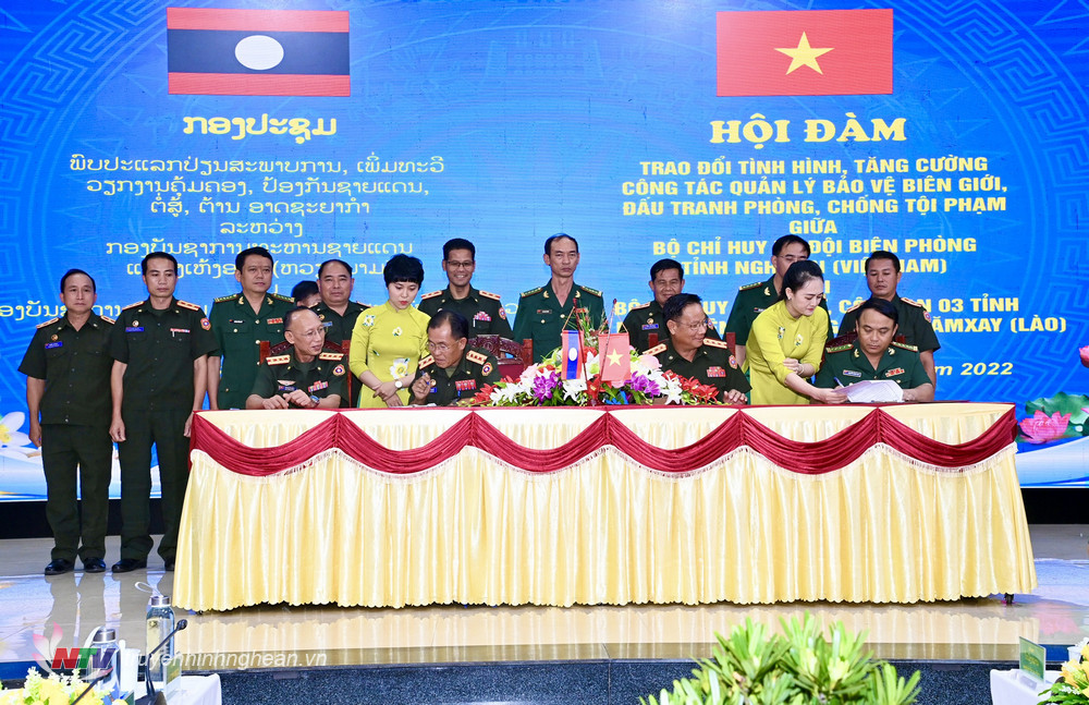 Bộ Chỉ huy BĐBP Nghệ An và Bộ Chỉ huy Quân sự Quân sự 3 tỉnh Hủa Phăn, Xiêng Khoảng, Bô Ly Khăm Xay (Lào) ký biên bản ghi nhớ tại Hội đàm công tác quản lý bảo vệ biên giới, đấu tranh phòng chống tội phạm (7.2022)