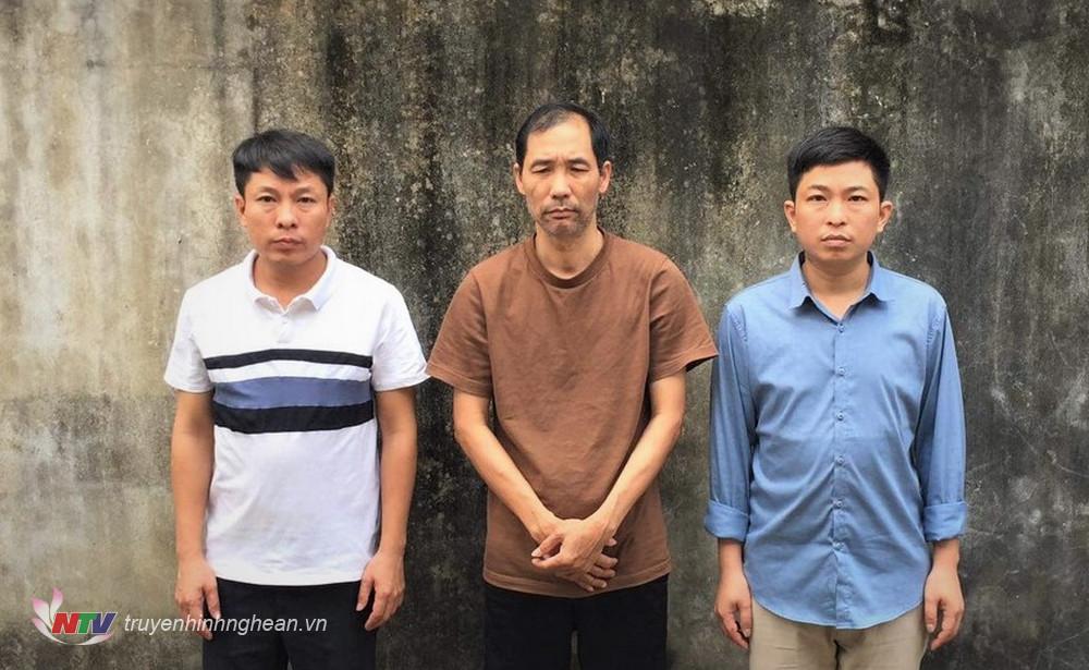 Các đối tượng Hồ Văn Tam (giữa), Phạm Khương Duy và Phạm Việt Thắng.