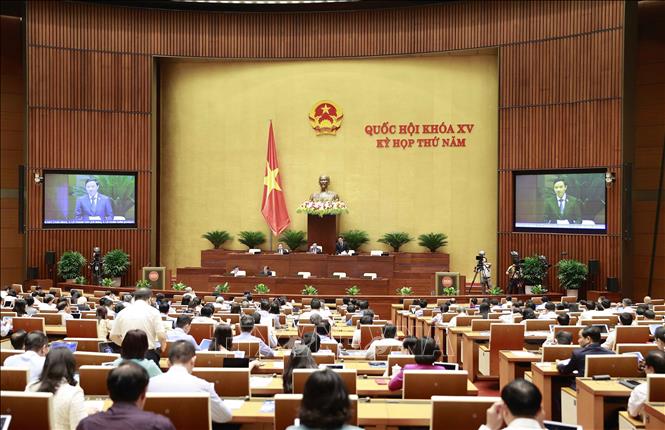 Phó Chủ tịch Quốc hội Nguyễn Khắc Định điều hành phiên họp sáng 23/5/2023. 