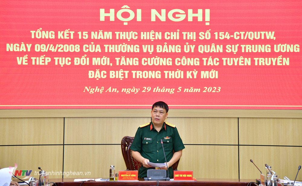 Đại tá Nguyễn Kỳ Hồng, Phó Bí thư Đảng uỷ Quân sự - Chính uỷ Bộ Chỉ huy Quân sự tỉnh phát biểu tại hội nghị. 