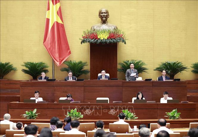 Phó Chủ tịch Quốc hội Nguyễn Khắc Định phát biểu điều hành nội dung phiên họp.