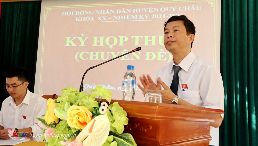 Đồng chí Vương Quang Minh - Bí thư Huyện ủy, Chủ tịch HĐND huyện phát biểu bế mạc kỳ họp.