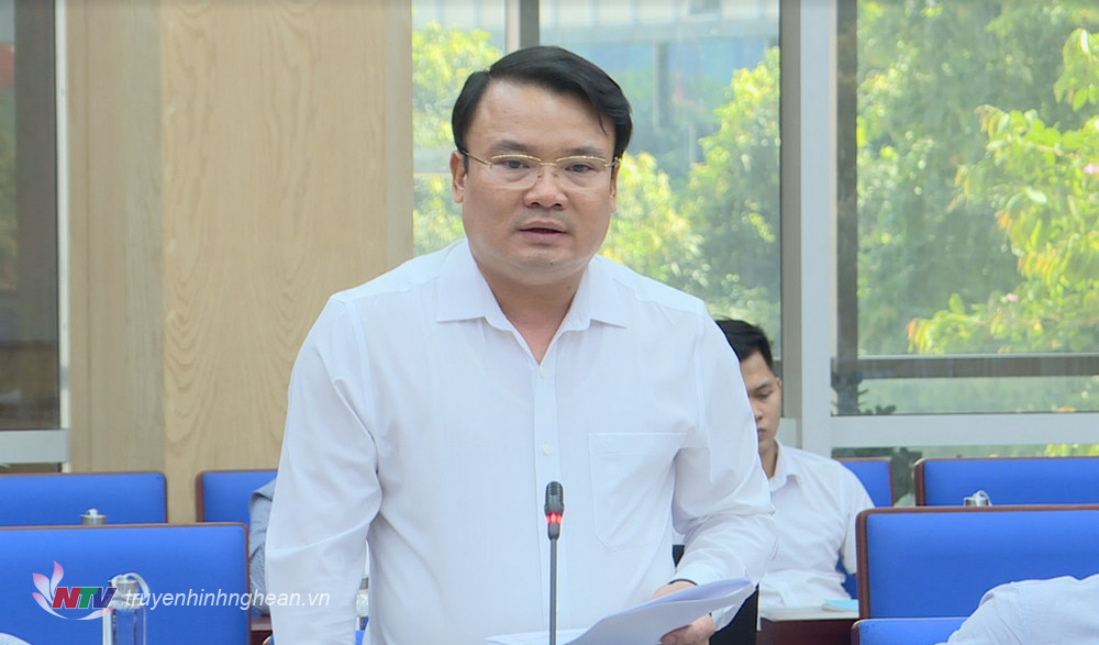 Đồng chí Phùng Thành Vinh - Giám đốc Sở NN&PTNN Nghệ An phát biểu tại phiên họp.