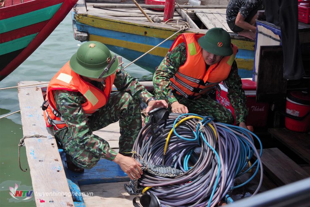 BĐBP Nghệ An phát hiện, bắt giữ phương tiện sử dụng ngư cụ cấm trong khai thác thủy sản trên biển