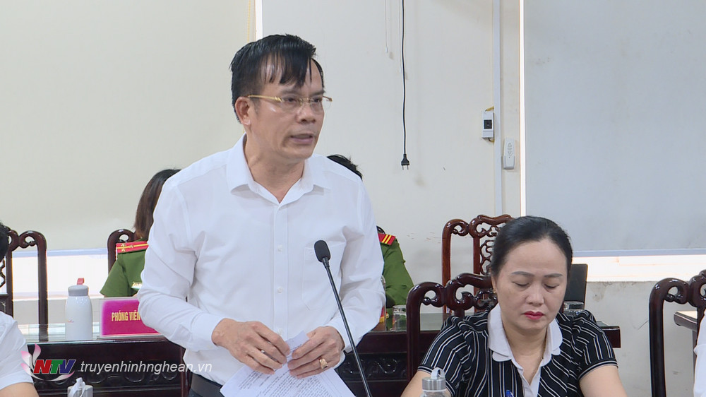 Chủ tịch UBND TP Vinh Trần Ngọc Tú phát biểu tại buổi tiếp công dân.