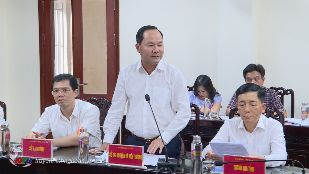 Giám đốc Sở Tài nguyên - Môi trường Hoàng Quốc Việt phát biểu tại buổi tiếp công dân.