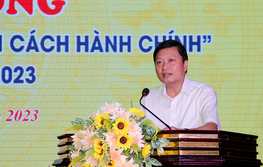 Phó Chủ tịch Thường trực UBND tỉnh phát biểu tại buổi lễ.