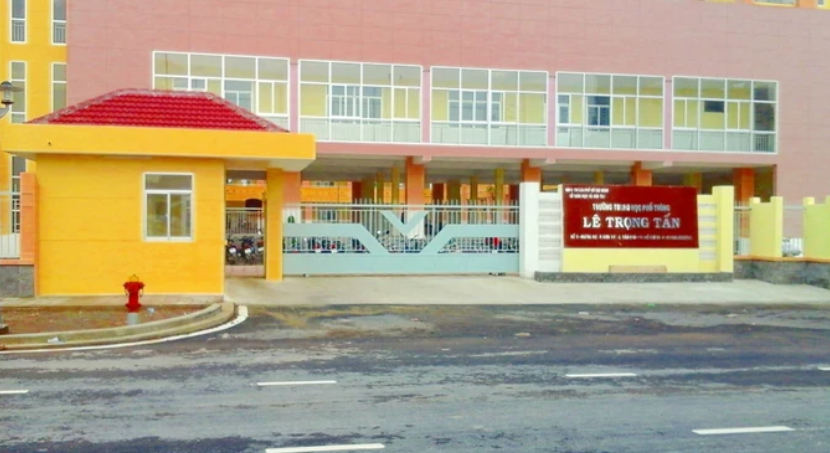 Trường THPT Lê Trọng Tấn là nơi xảy ra sự việc hy hữu tổ chức lại bài kiểm tra cuối học kỳ 2 môn tiếng Anh cho toàn thể học sinh khối 12