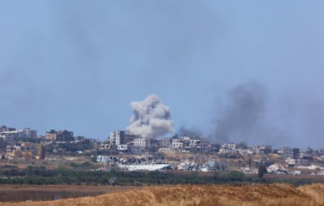 Khói bốc lên sau cuộc không kích trong xung đột Hamas-Israel tại Dải Gaza ngày 16/5/2024. Ảnh: THX/TTXVN
