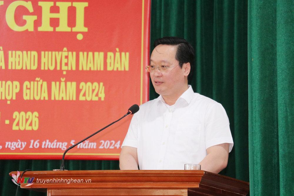 Chủ tịch UBND tỉnh Nguyễn Đức Trung giải trình ý kiến, kiến nghị của cử tri.