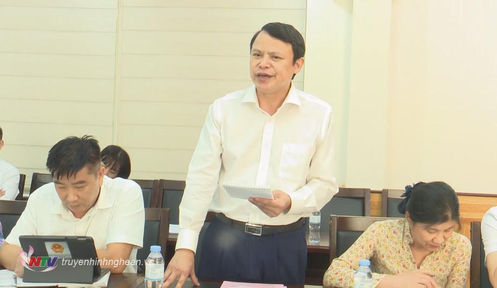 Phó Trưởng Ban chuyên trách Ban Pháp chế - HĐND tỉnh Trần Đình Toàn phát biểu tại buổi làm việc.