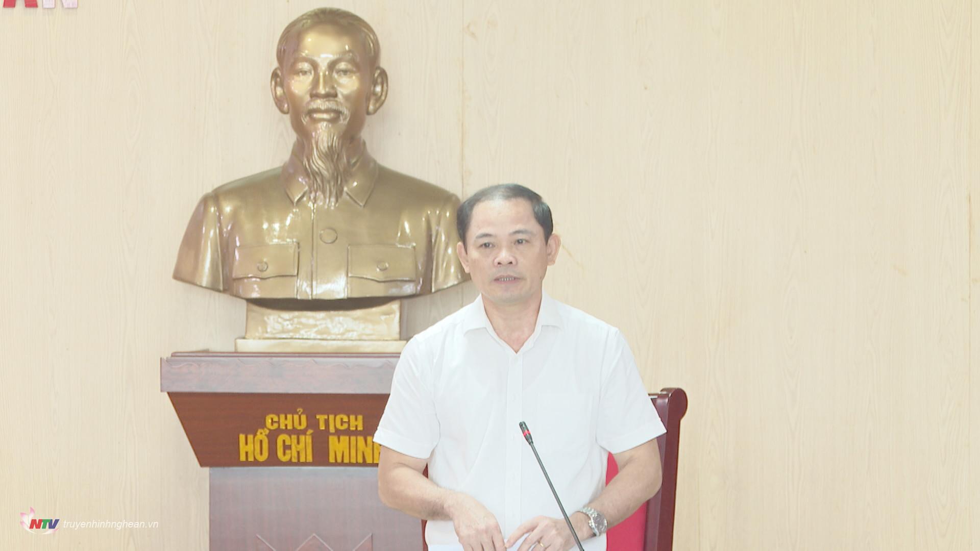 Đồng chí Nguyễn Thành Chung - Trưởng ban Pháp chế HĐND tỉnh phát biểu kết luận cuộc họp.